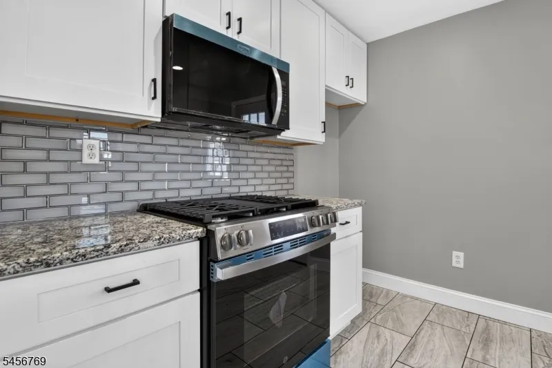 16 Oakwood Pl North Brunswick, NJ 08902
