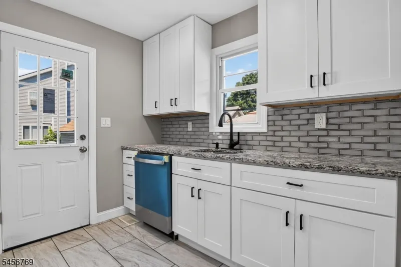 16 Oakwood Pl North Brunswick, NJ 08902