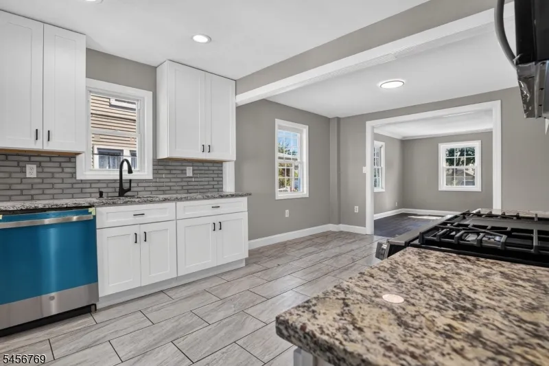 16 Oakwood Pl North Brunswick, NJ 08902
