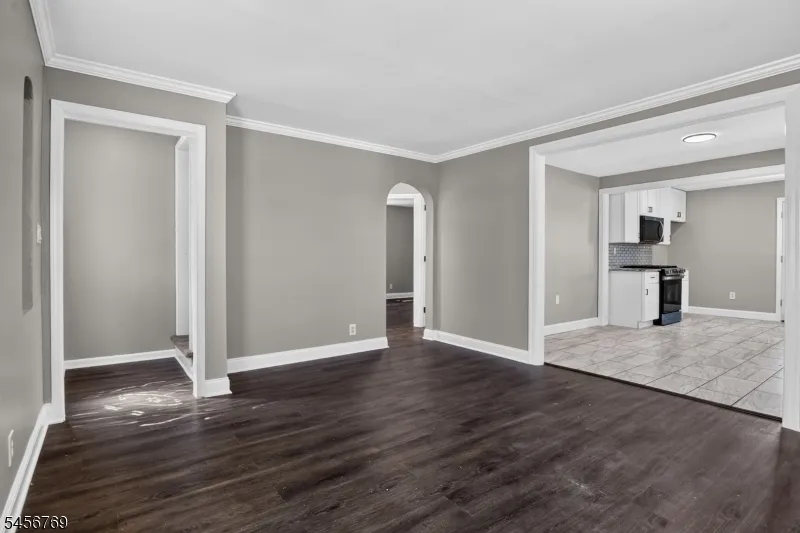 16 Oakwood Pl North Brunswick, NJ 08902