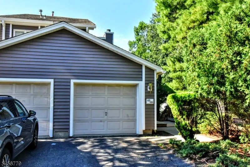 606 Skyline Dr Haledon, NJ 07508