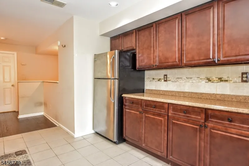 606 Skyline Dr Haledon, NJ 07508