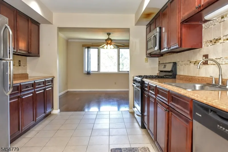 606 Skyline Dr Haledon, NJ 07508