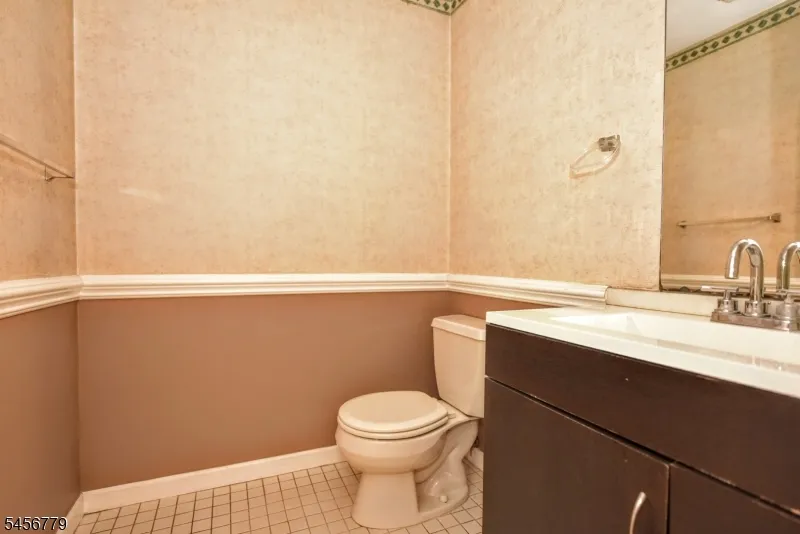 606 Skyline Dr Haledon, NJ 07508