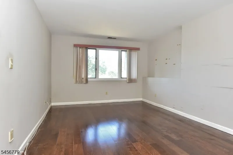 606 Skyline Dr Haledon, NJ 07508