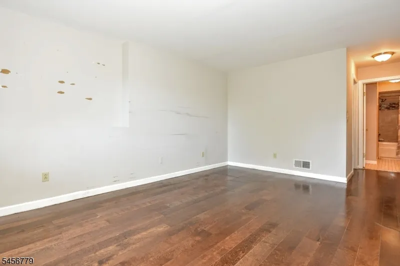 606 Skyline Dr Haledon, NJ 07508