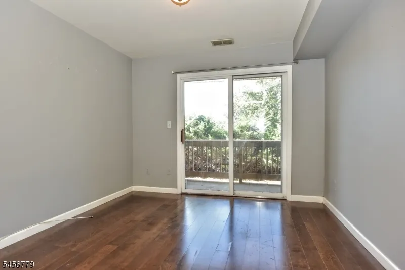 606 Skyline Dr Haledon, NJ 07508