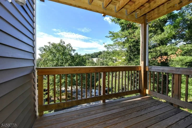 606 Skyline Dr Haledon, NJ 07508
