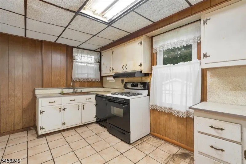 1445 Hiawatha Avenue Hillside, NJ 07205