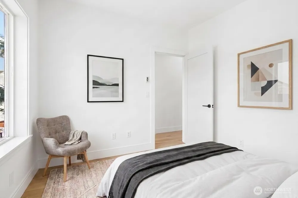 5042 35th Avenue NE Seattle, WA 98105