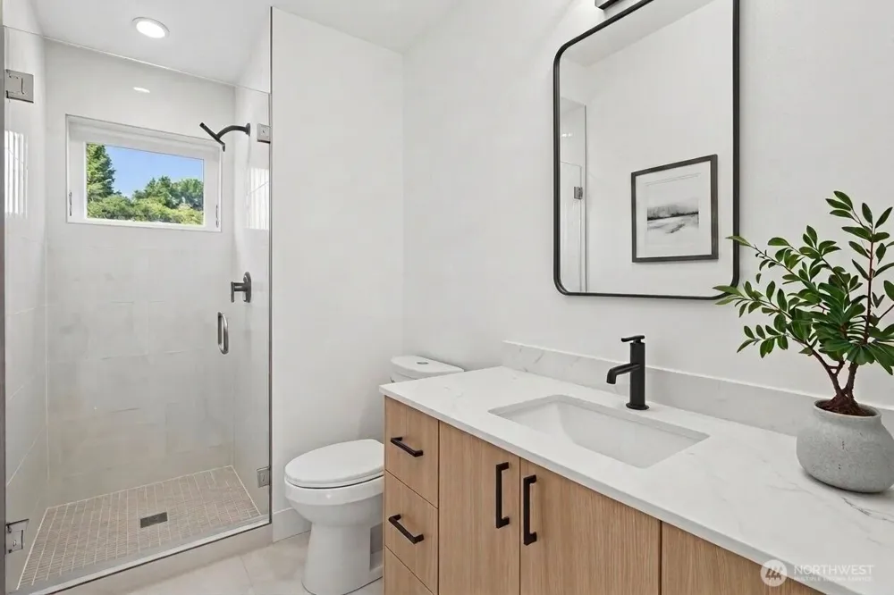 5042 35th Avenue NE Seattle, WA 98105