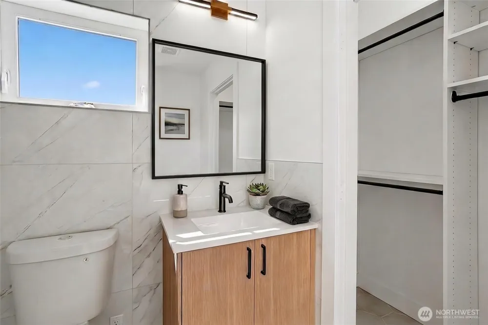 5042 35th Avenue NE Seattle, WA 98105