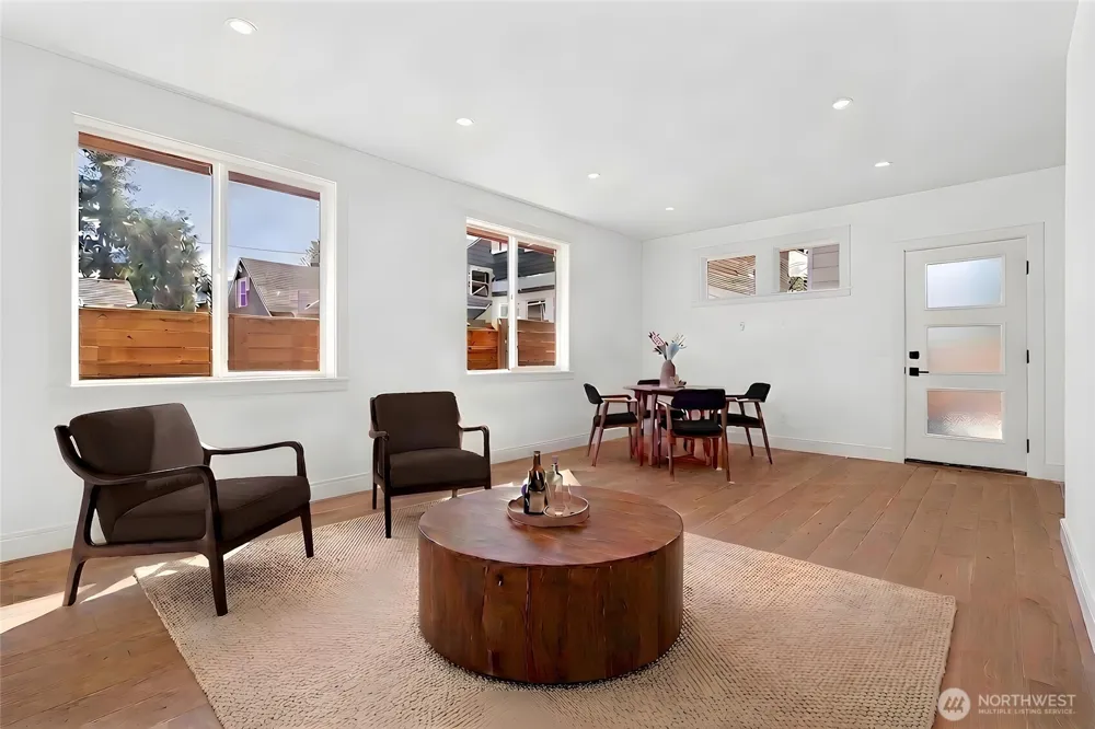 5042 35th Avenue NE Seattle, WA 98105