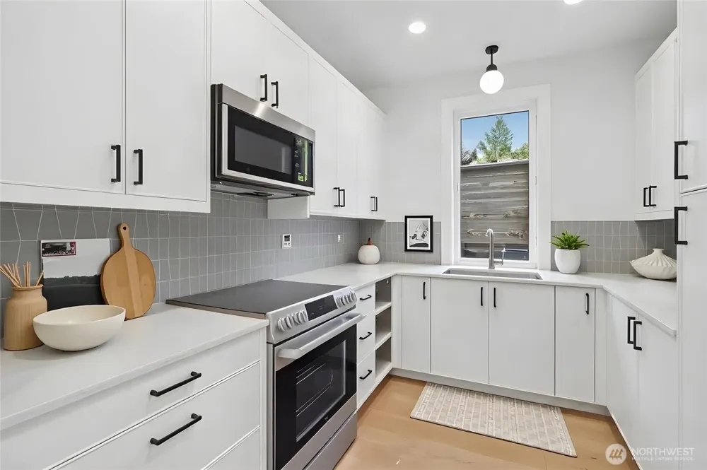 5042 35th Avenue NE Seattle, WA 98105
