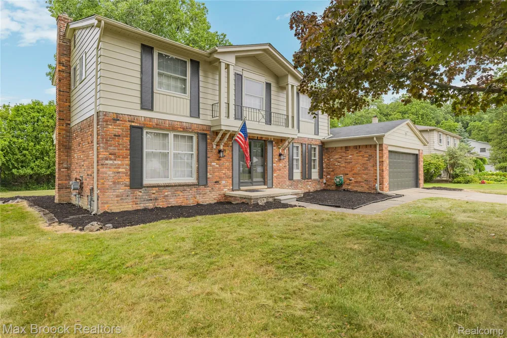 31917 Olde Franklin Drive Farmington Hills City, MI 48334