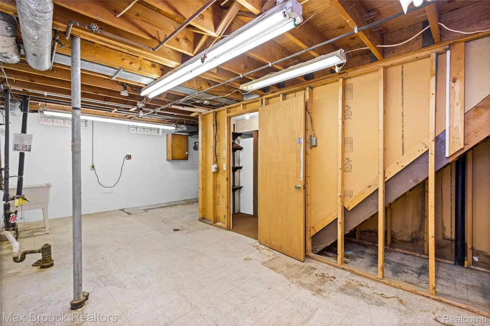31917 Olde Franklin Drive Farmington Hills City, MI 48334