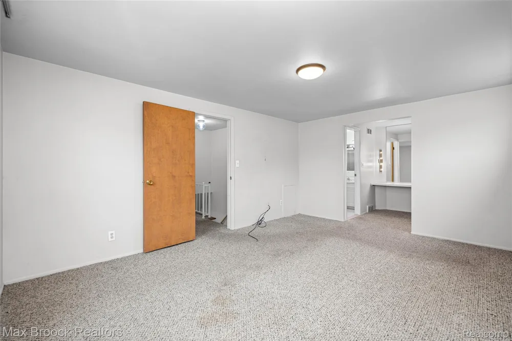 31917 Olde Franklin Drive Farmington Hills City, MI 48334