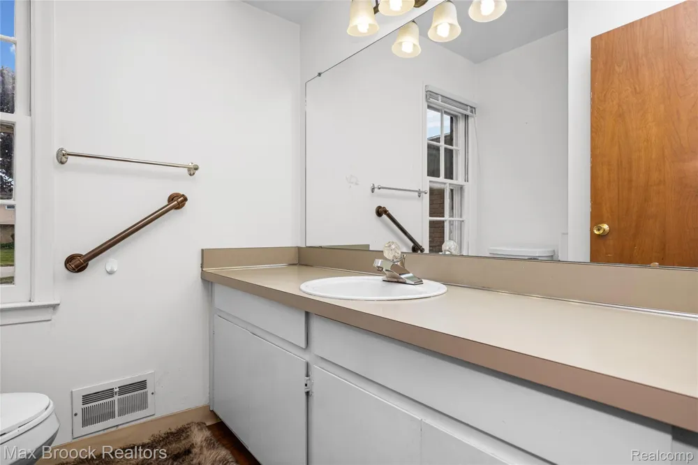 31917 Olde Franklin Drive Farmington Hills City, MI 48334