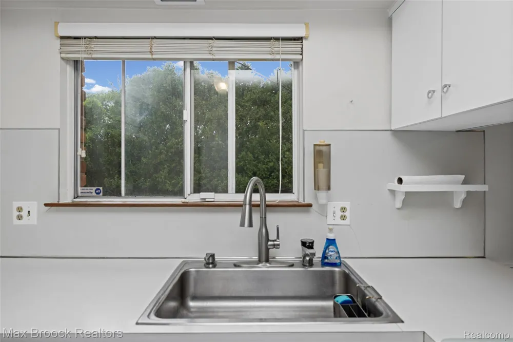 31917 Olde Franklin Drive Farmington Hills City, MI 48334