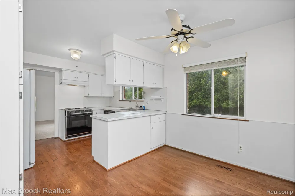 31917 Olde Franklin Drive Farmington Hills City, MI 48334