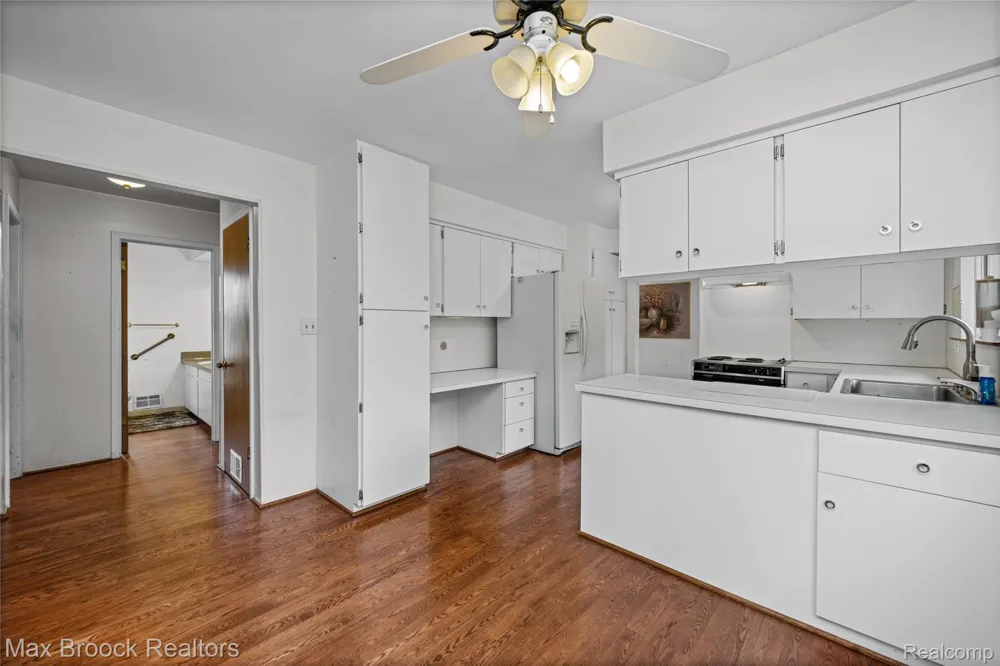 31917 Olde Franklin Drive Farmington Hills City, MI 48334