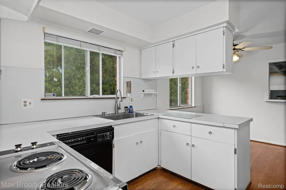 31917 Olde Franklin Drive Farmington Hills City, MI 48334