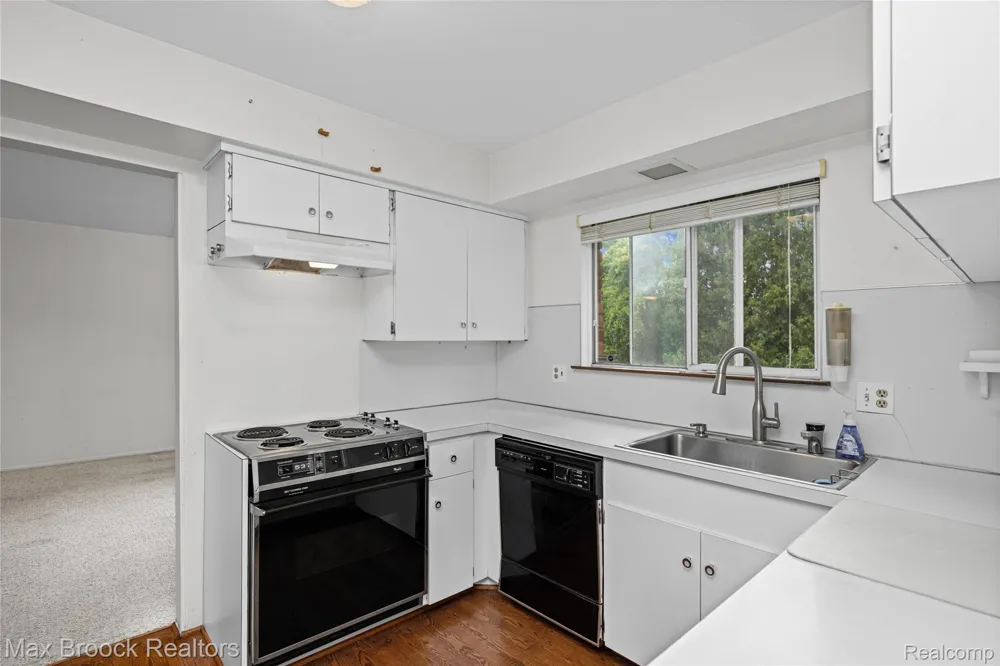 31917 Olde Franklin Drive Farmington Hills City, MI 48334