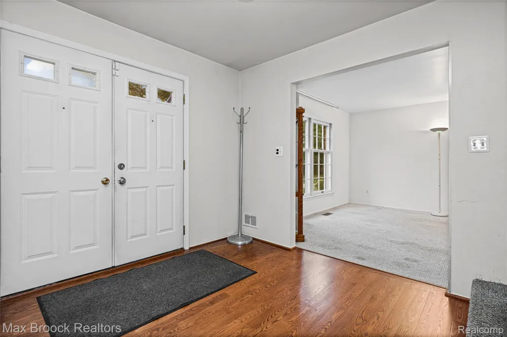 31917 Olde Franklin Drive Farmington Hills City, MI 48334