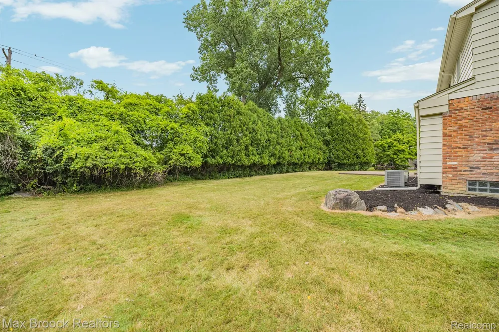 31917 Olde Franklin Drive Farmington Hills City, MI 48334