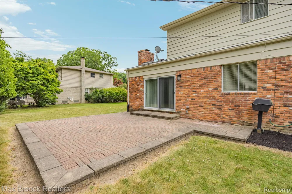 31917 Olde Franklin Drive Farmington Hills City, MI 48334
