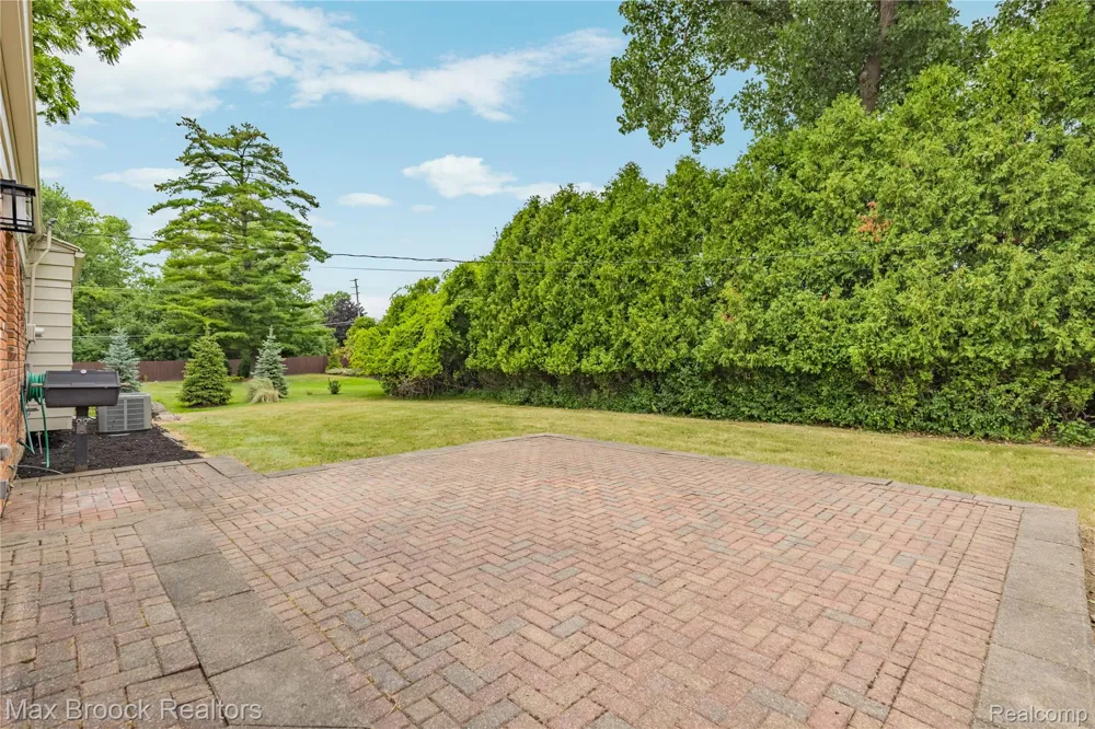 31917 Olde Franklin Drive Farmington Hills City, MI 48334