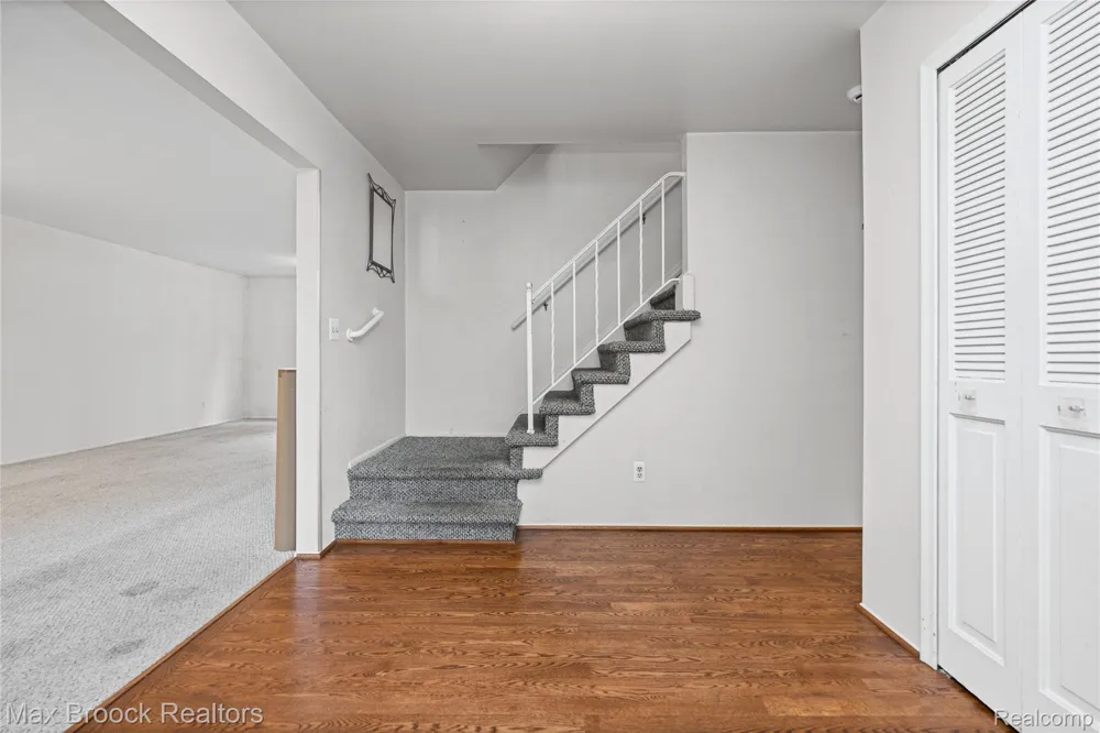31917 Olde Franklin Drive Farmington Hills City, MI 48334