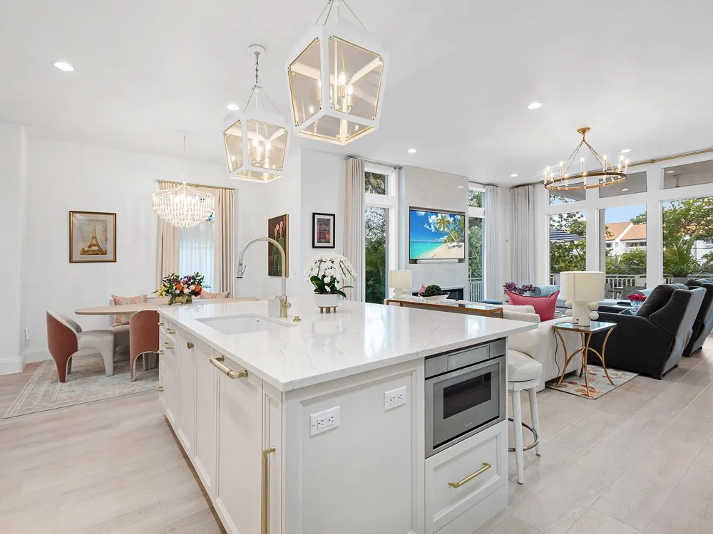 1621 BAY POINT COURT Sarasota, FL 34236