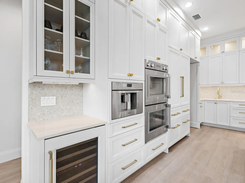 1621 BAY POINT COURT Sarasota, FL 34236