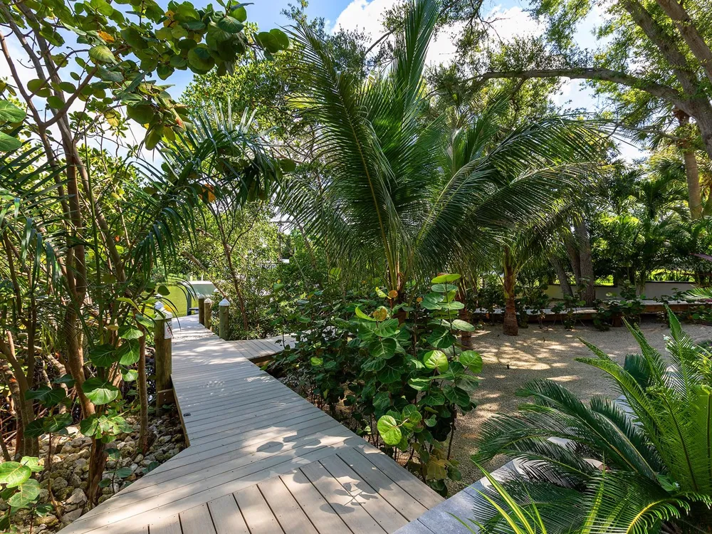 1621 BAY POINT COURT Sarasota, FL 34236