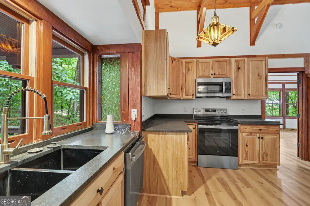 996 Crestview DR Otto, NC 28763