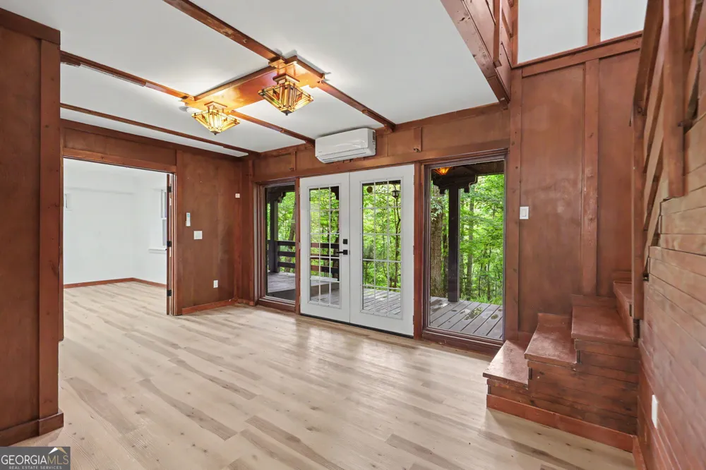 996 Crestview DR Otto, NC 28763
