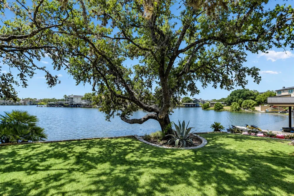 113 Wennmohs Place Horseshoe Bay, TX 78657