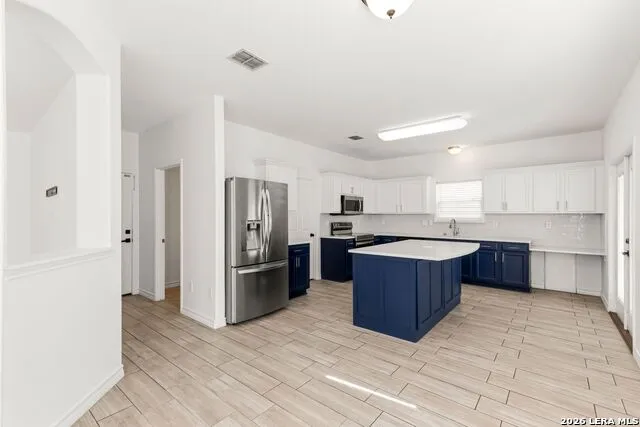 4214 Loring Converse, TX 78109