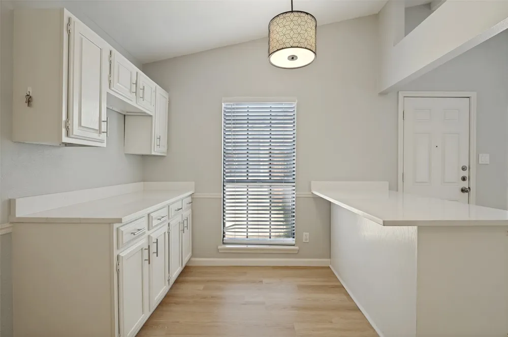 2602 Knoll Trail Euless, TX 76039