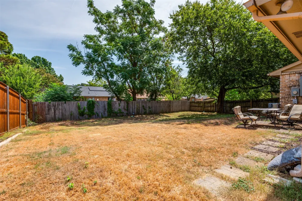2602 Knoll Trail Euless, TX 76039