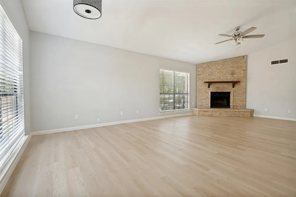 2602 Knoll Trail Euless, TX 76039