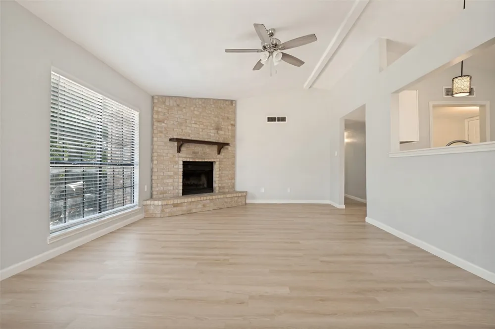 2602 Knoll Trail Euless, TX 76039
