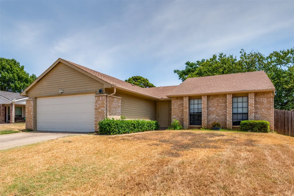 2602 Knoll Trail Euless, TX 76039