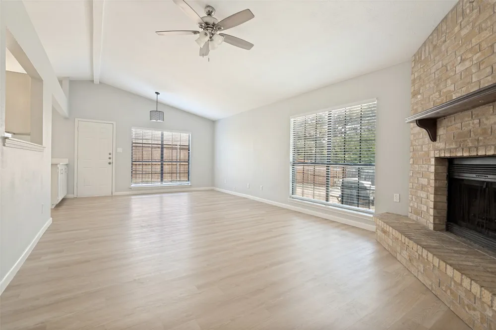 2602 Knoll Trail Euless, TX 76039