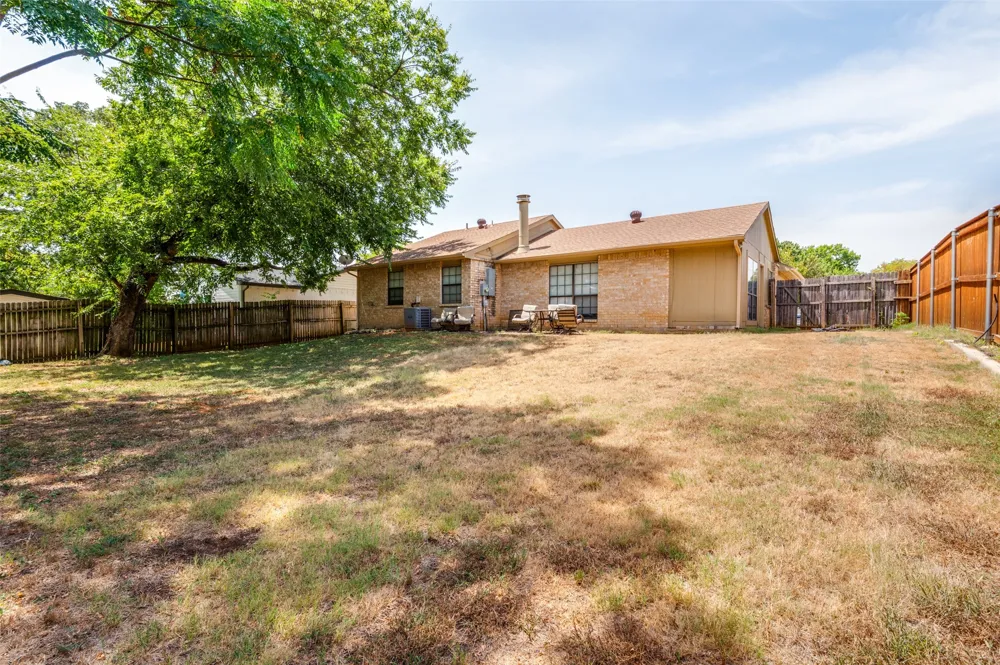 2602 Knoll Trail Euless, TX 76039