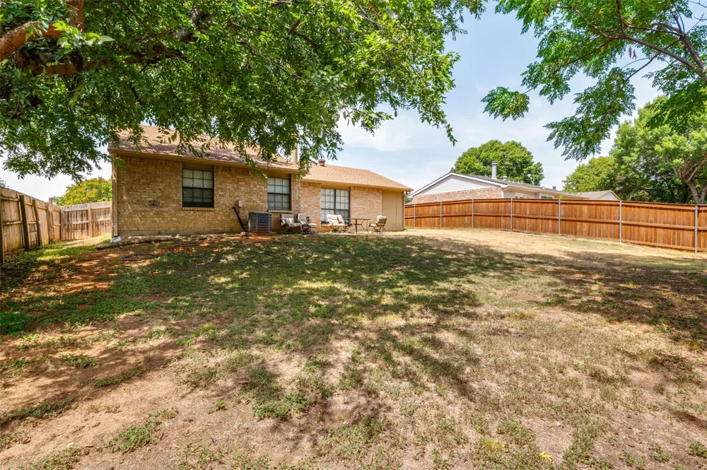 2602 Knoll Trail Euless, TX 76039