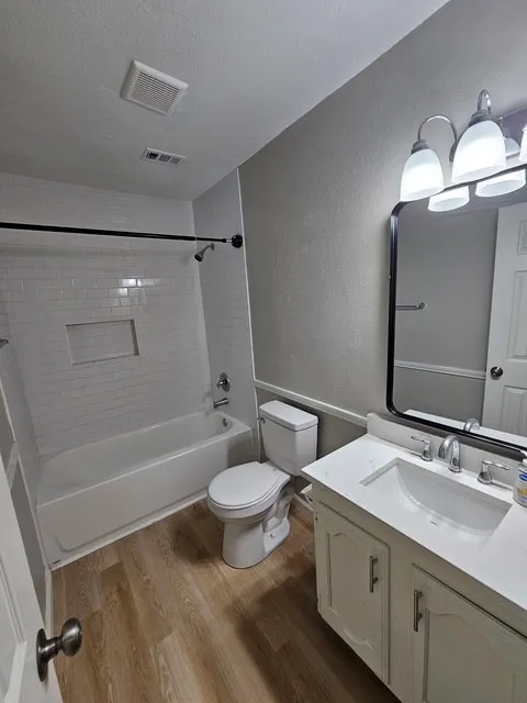 2602 Knoll Trail Euless, TX 76039