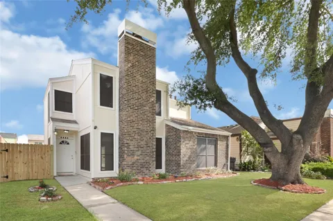 6326 Cambridge Glen Lane