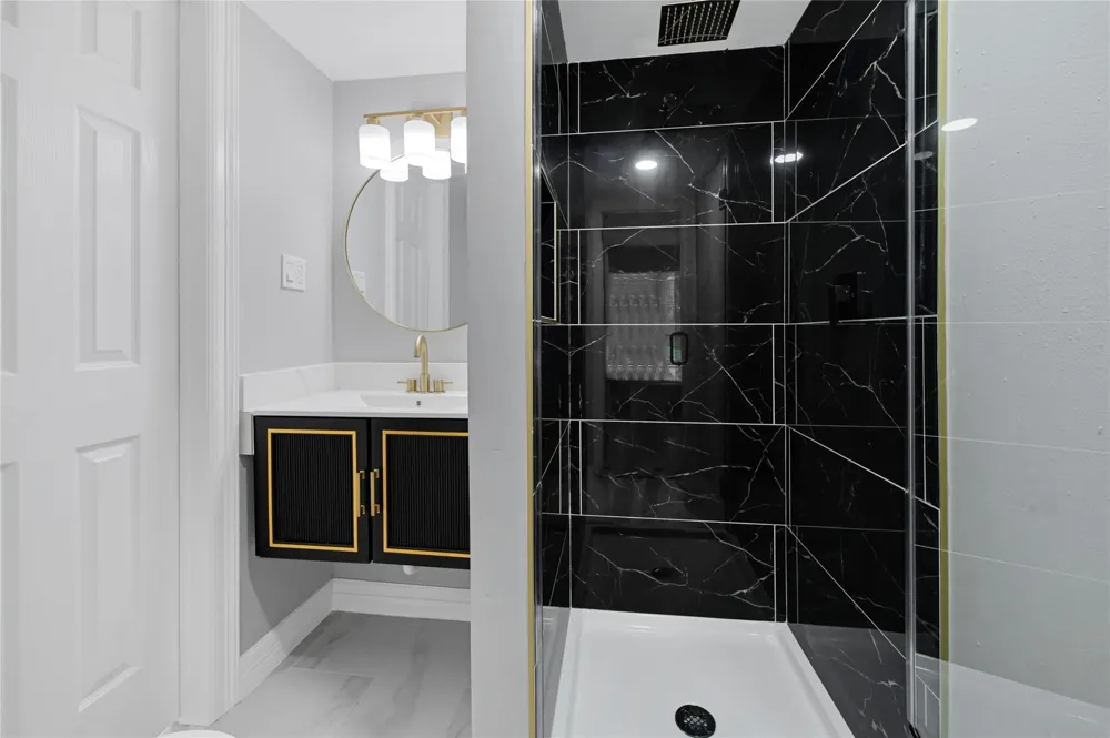 6326 Cambridge Glen Lane Houston, TX 77035